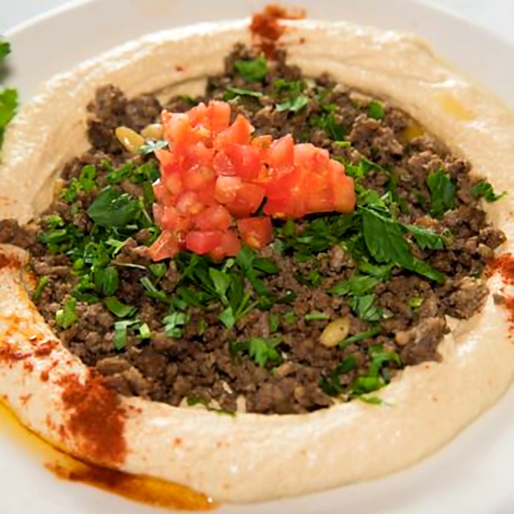 Hummus with spiced lamb